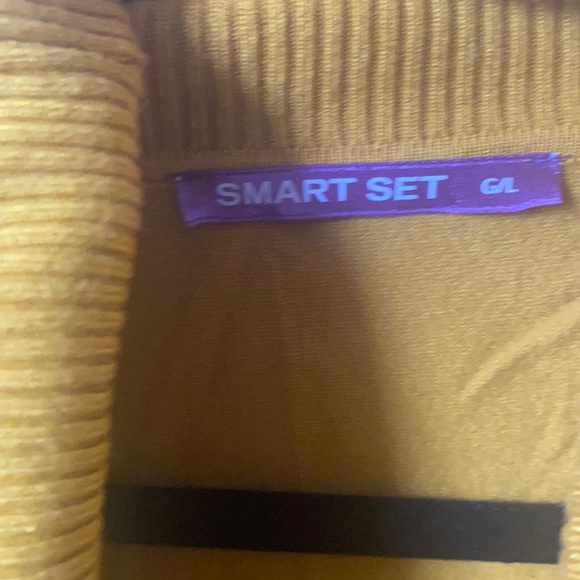 Cowl neck mustard sweater - Picture 3 of 4